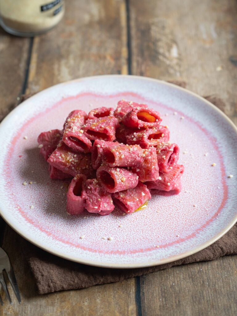 Pasta alla crema di barbabietola